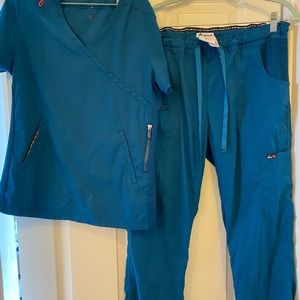 Koi lite turquoise scrub set. Top S pant M